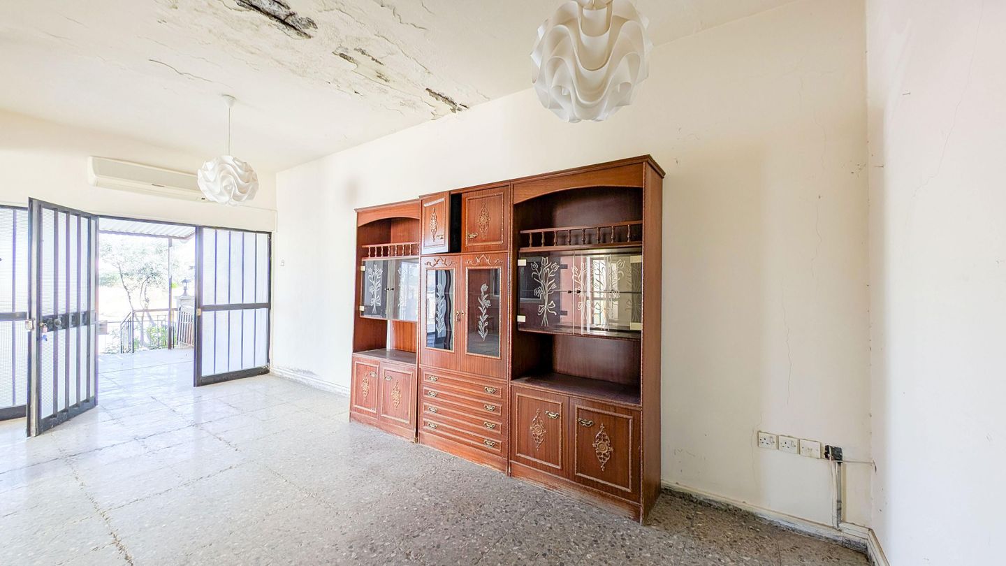Ground Floor House with basement in Lakatamia, Nicosia – id S3742