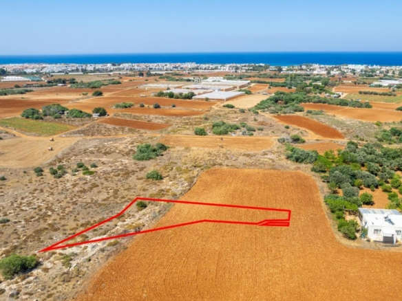 Shared residential field in Deryneia, Famagusta – id R9577