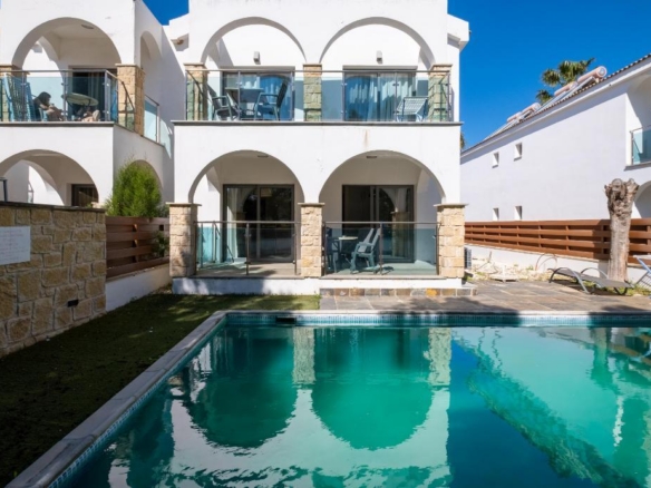 2-bedroom apartment with swimming pool in Latchi, Paphos – id R9689