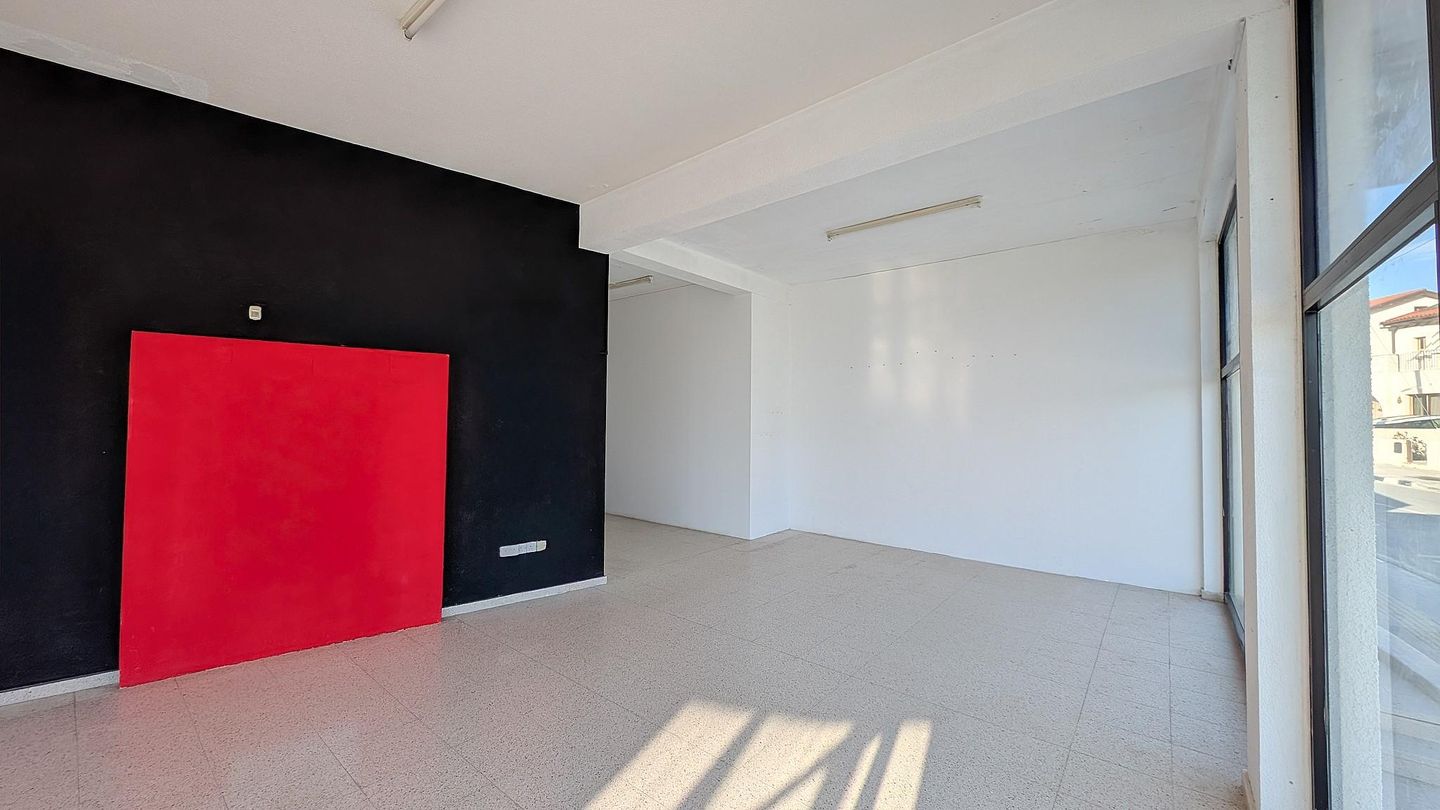 Building with two shops located in  Anafotida, Larnaca – id S1896
