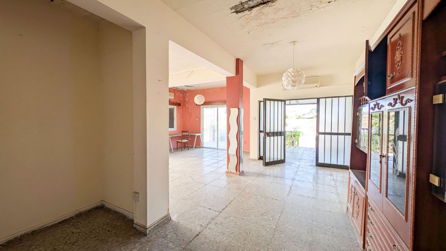 Ground Floor House with basement in Lakatamia, Nicosia – id S3742