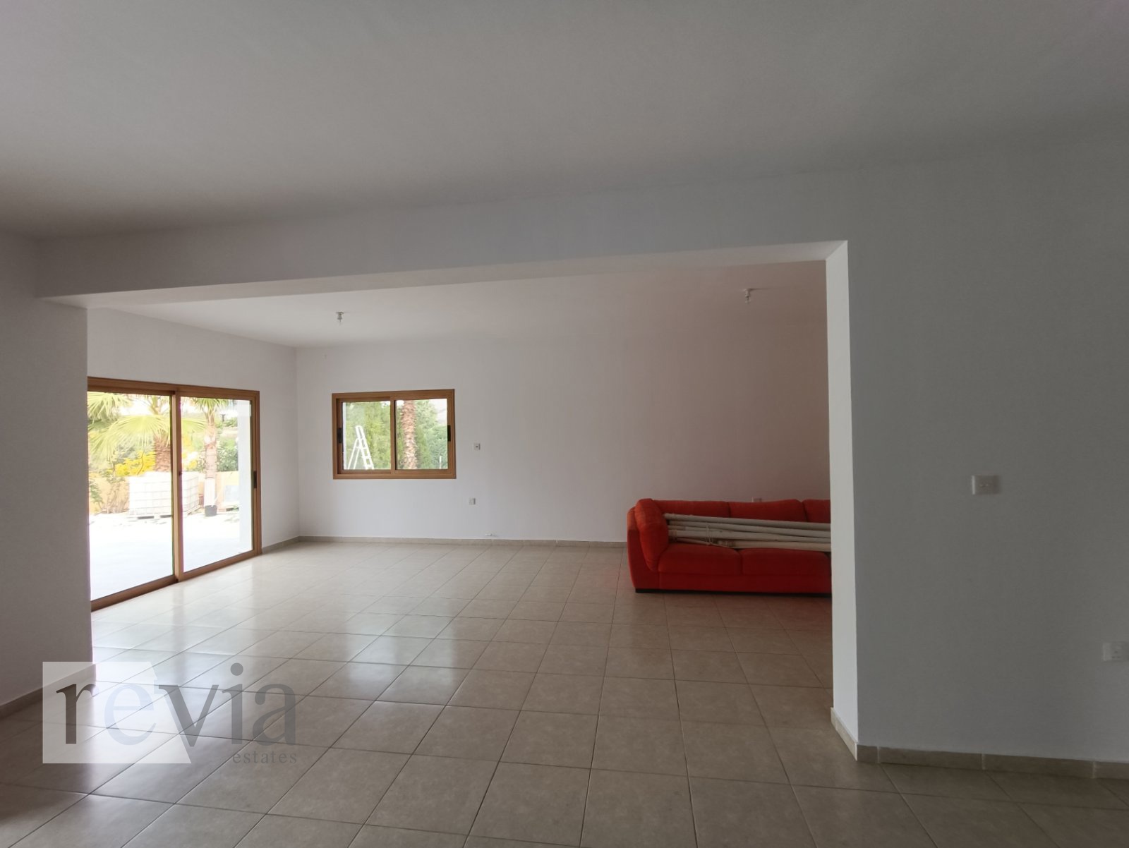 1376805 – Detached house For rent, Parekklisia, 200 sq.m., €2.500