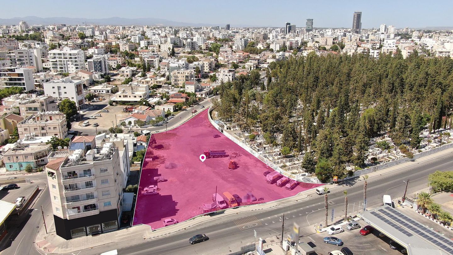 Commercial (Share 16%) and  residential (share 50%) fields in Nicosia – id S44938