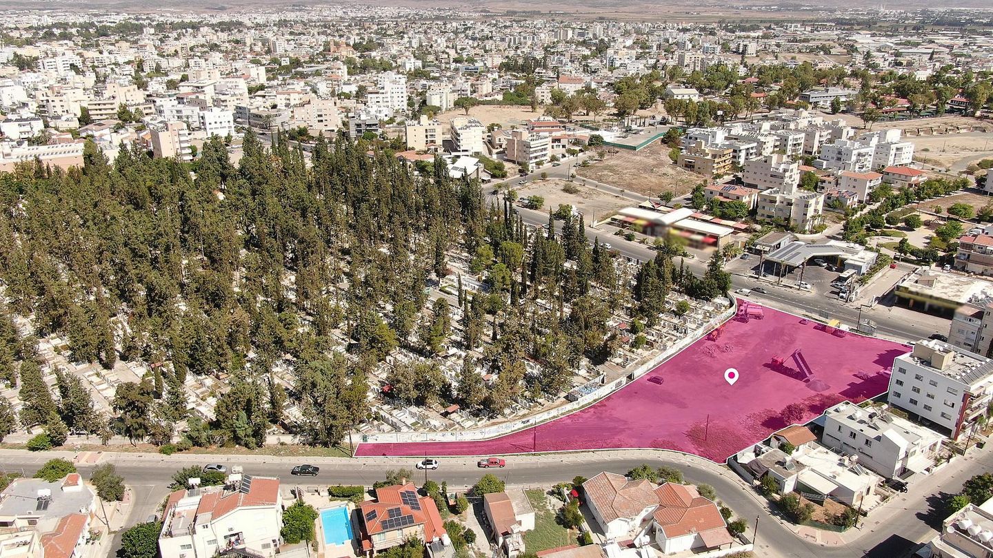Commercial (Share 16%) and  residential (share 50%) fields in Nicosia – id S44938