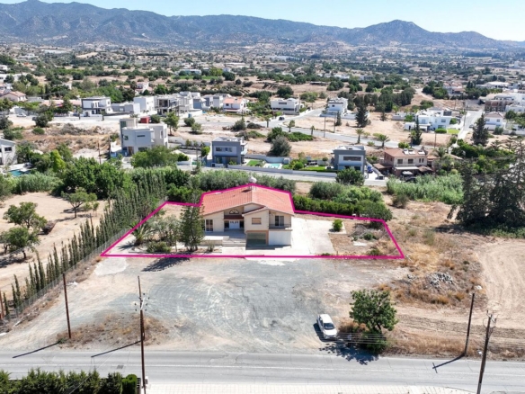Three-Bedroom House in Parekklisia, Limassol – id S31657