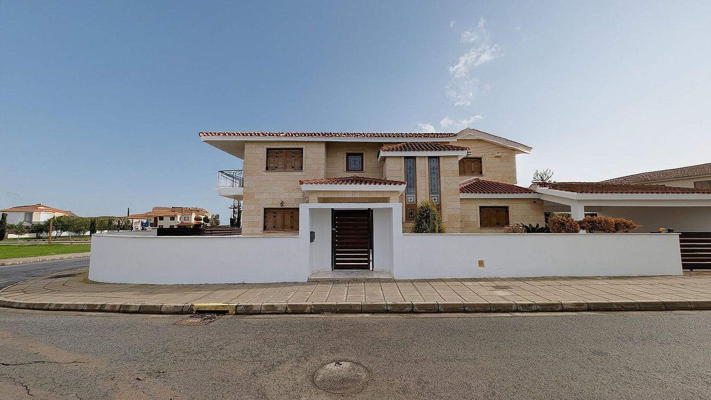 Luxurious Mansion in Agios Georgios, Latsia, Nicosia – id S5221