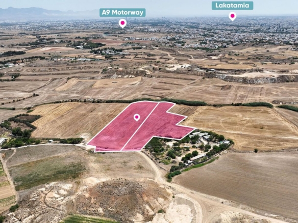 Two adjacent agricultural fields in Pano Deftera, Nicosia – id S46082