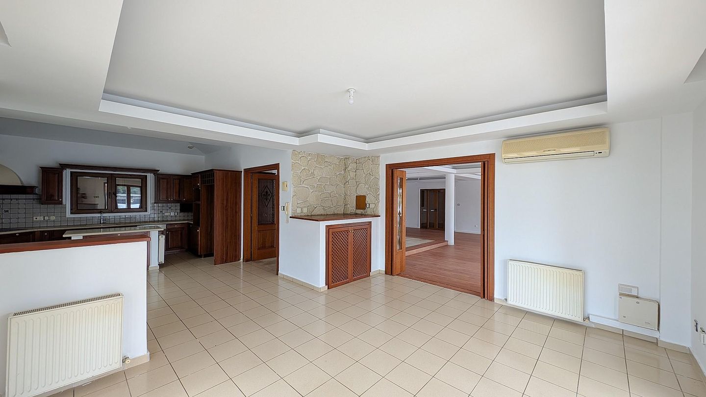 Luxurious Mansion in Agios Georgios, Latsia, Nicosia – id S5221
