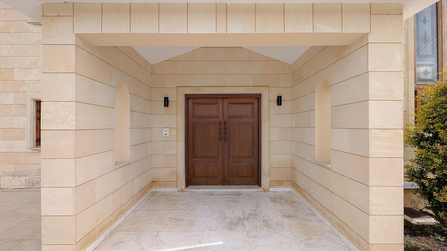 Luxurious Mansion in Agios Georgios, Latsia, Nicosia – id S5221