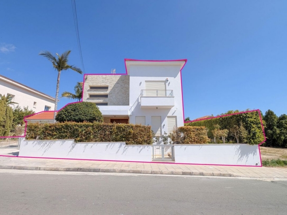 Elegant 4-Bedroom Home with Basement andamp; Pool in Agios Athanasios, Limassol – id S4423