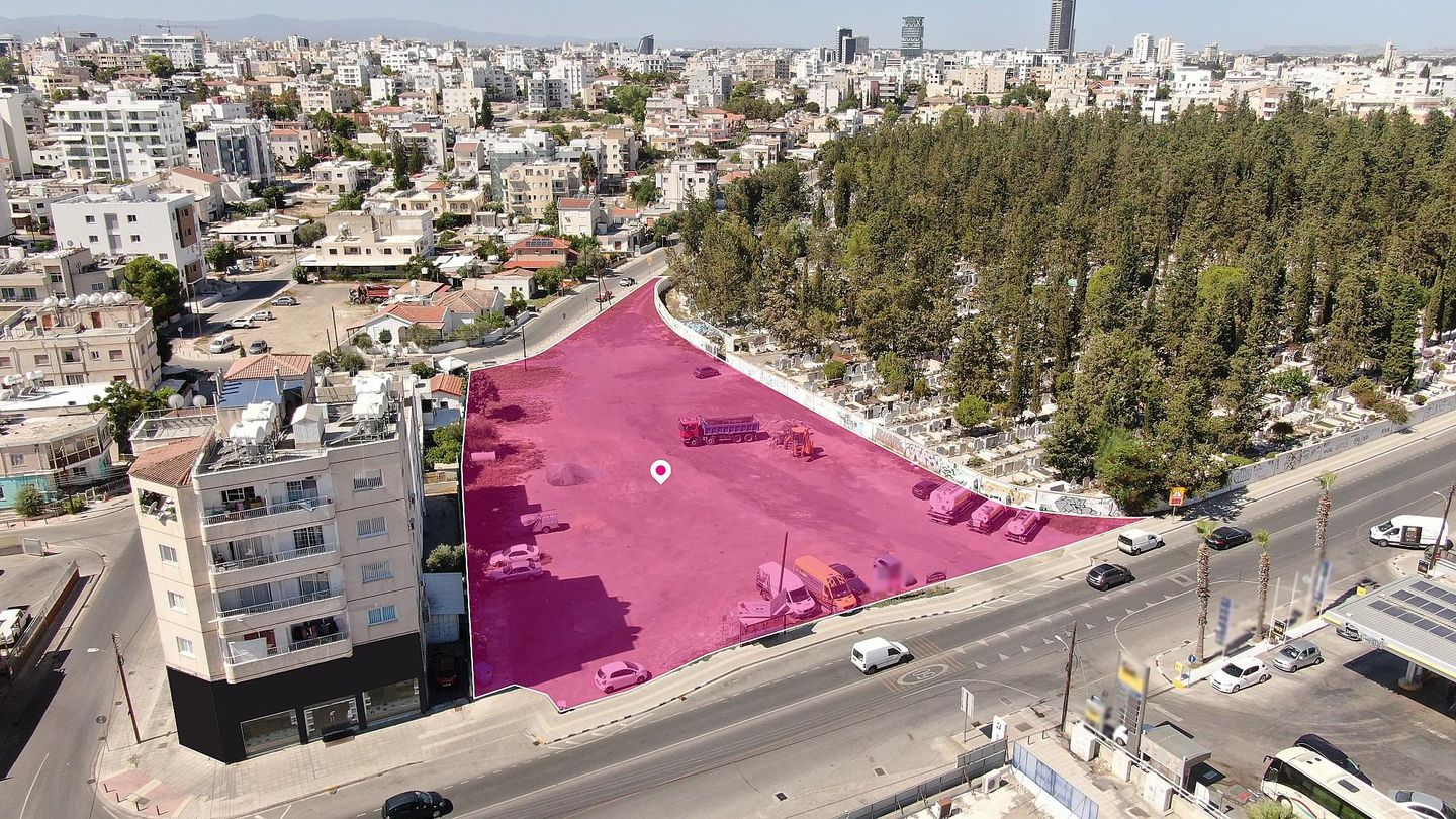 Commercial (Share 16%) and  residential (share 50%) fields in Nicosia – id S44938