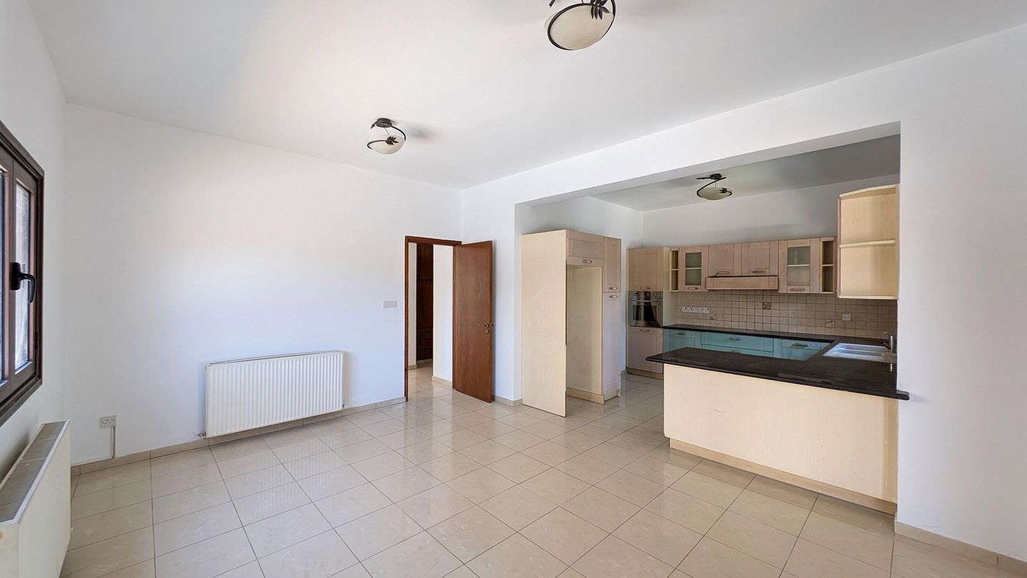Three-Bedroom House with Attic in Agia Paraskevi, Lakatamia, Nicosia – id S32392