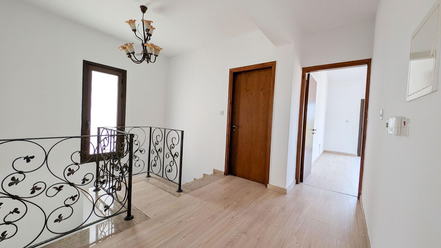 Three-Bedroom House with Attic in Agia Paraskevi, Lakatamia, Nicosia – id S32392