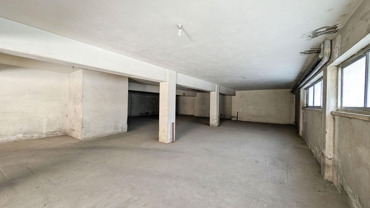Four-storey building with a basement located in Engomi, Nicosia – id S46000