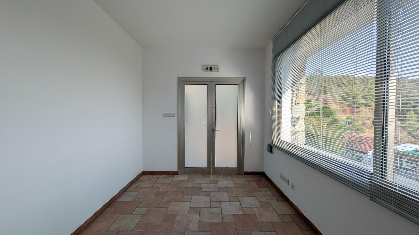 Spacious Two-Storey Home with Basement andamp; Workshop in Zoopigi, Limassol – id S45918