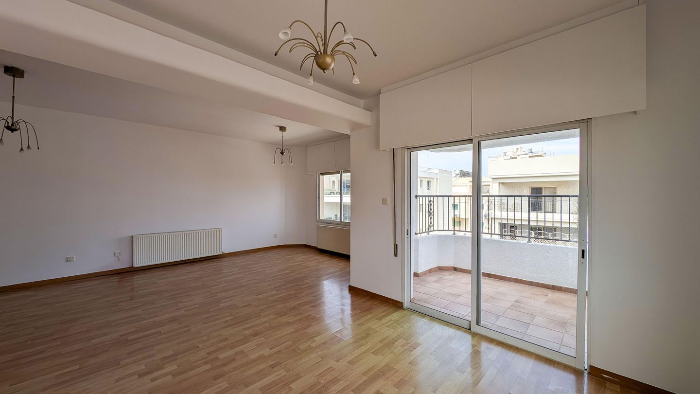 Three-Bedroom Apartment in Agios Spyridonas, Limassol – id S41598