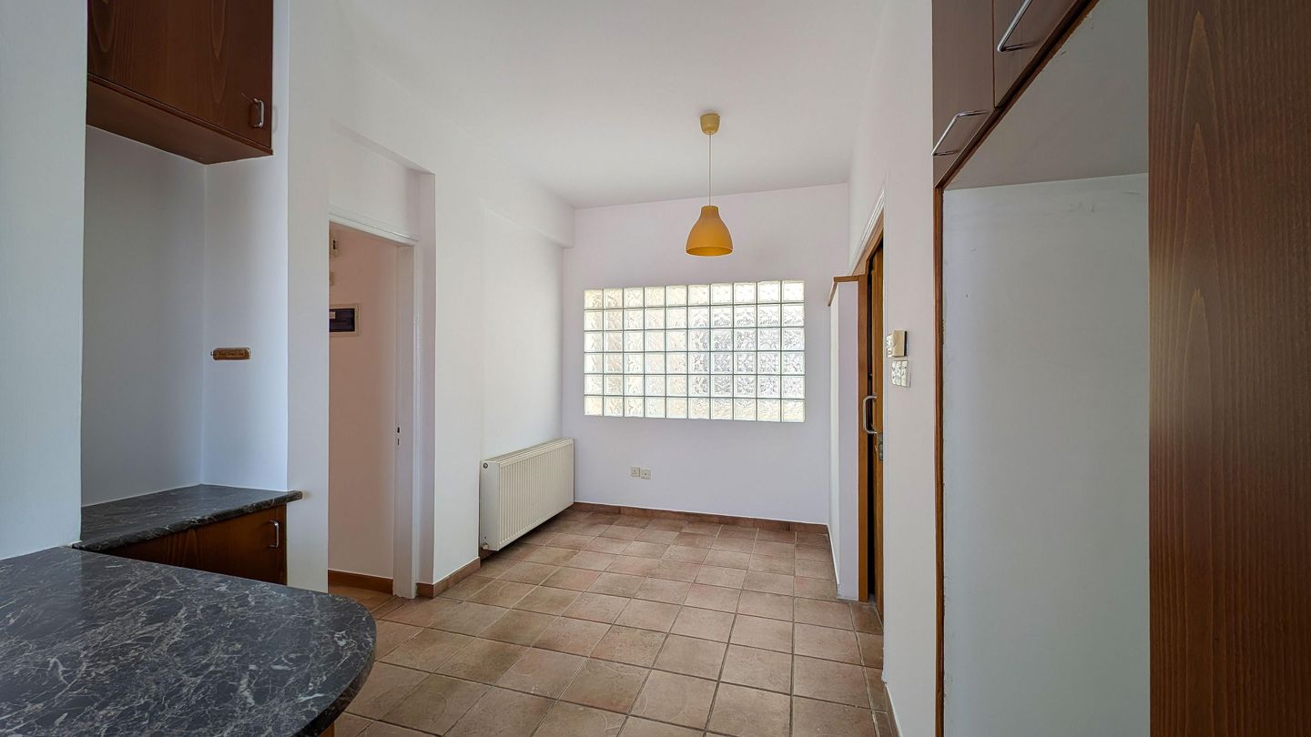 Three-Bedroom Apartment in Agios Spyridonas, Limassol – id S41598