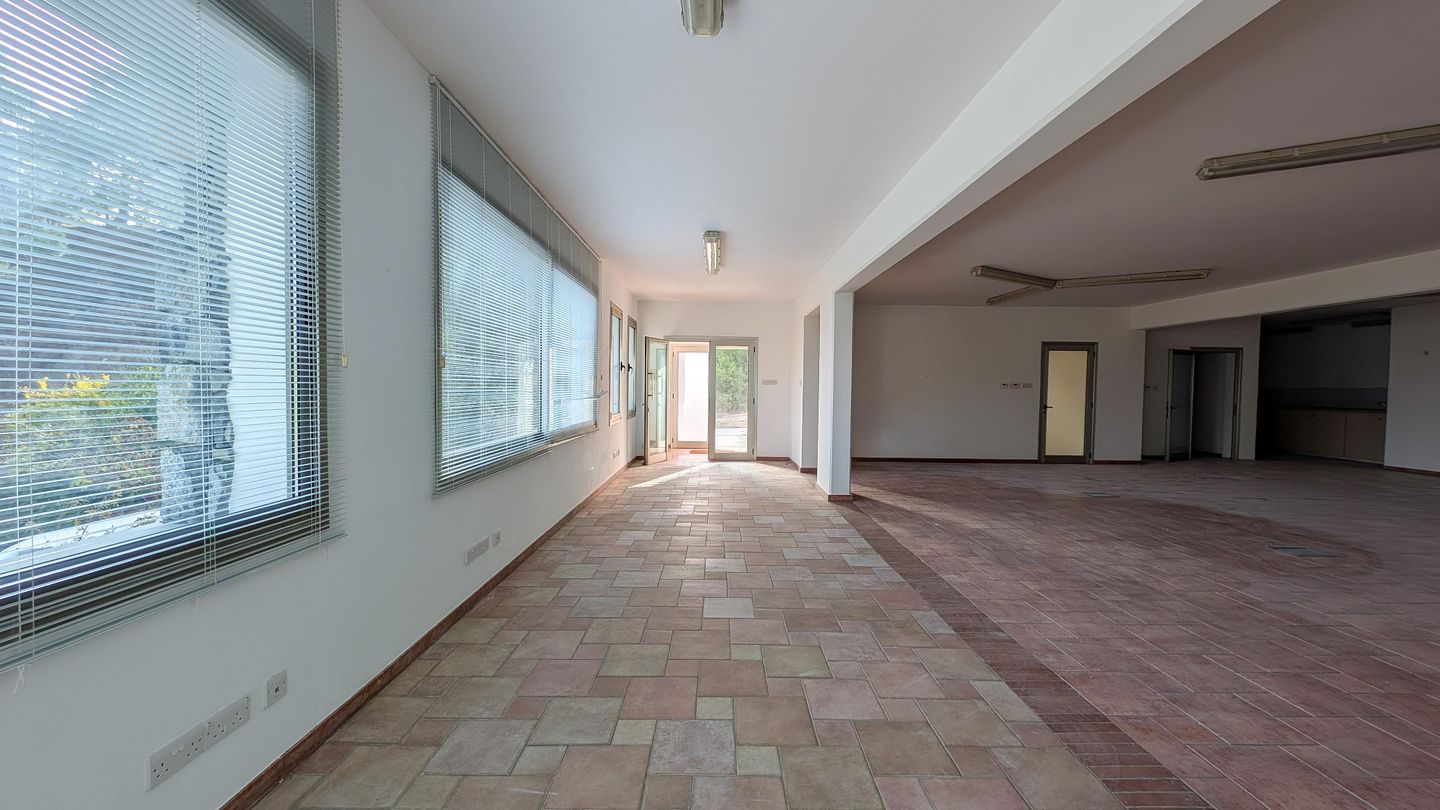 Spacious Two-Storey Home with Basement andamp; Workshop in Zoopigi, Limassol – id S45918