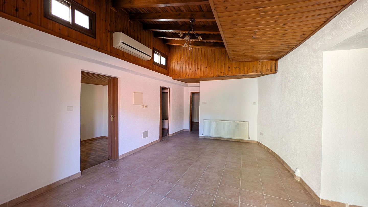 Three-Bedroom House in Agros, Limassol – id S31647