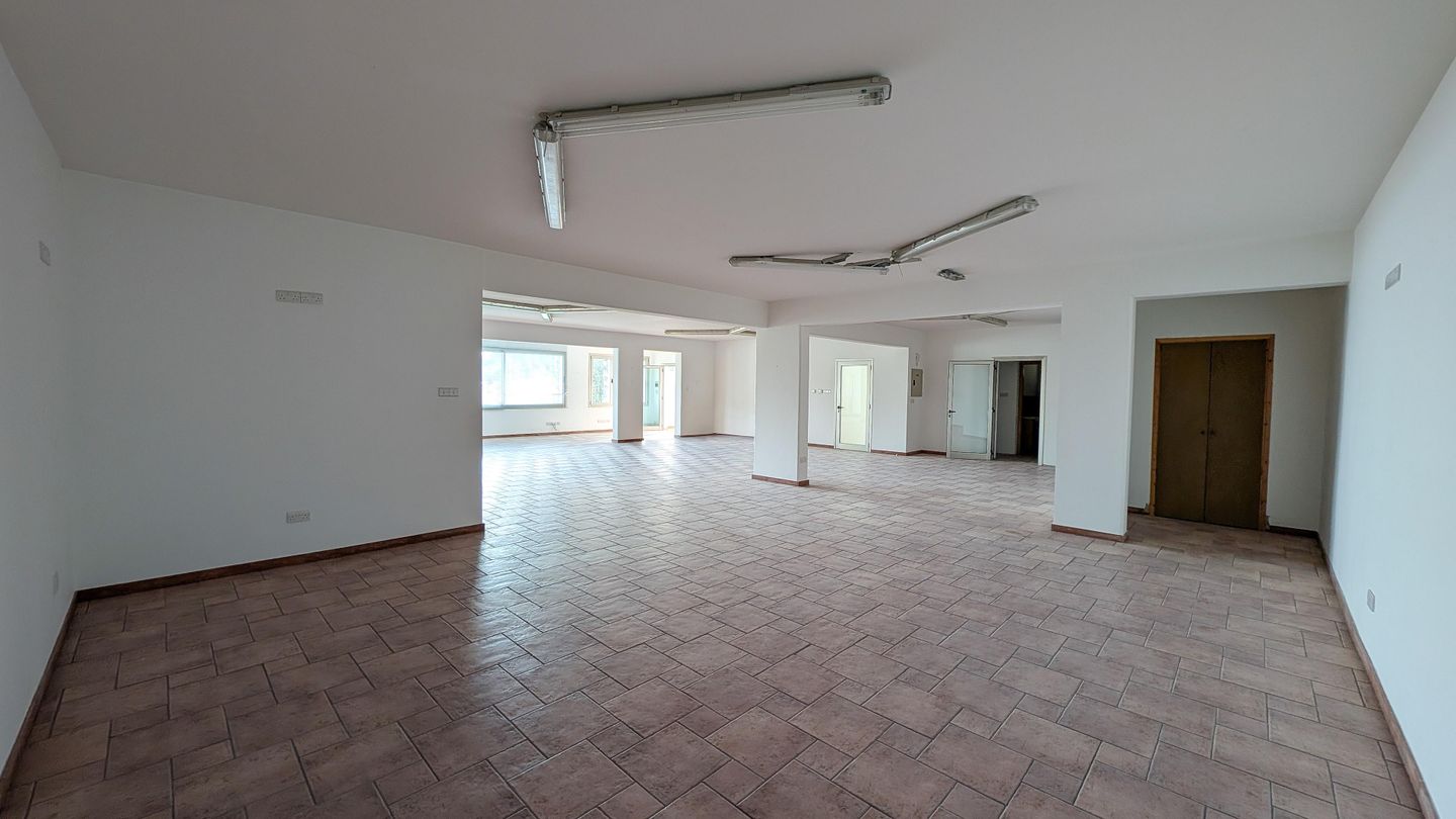 Spacious Two-Storey Home with Basement andamp; Workshop in Zoopigi, Limassol – id S45918