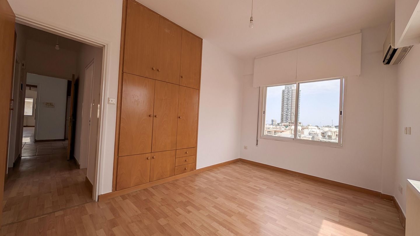 Three-Bedroom Apartment in Agios Spyridonas, Limassol – id S41598