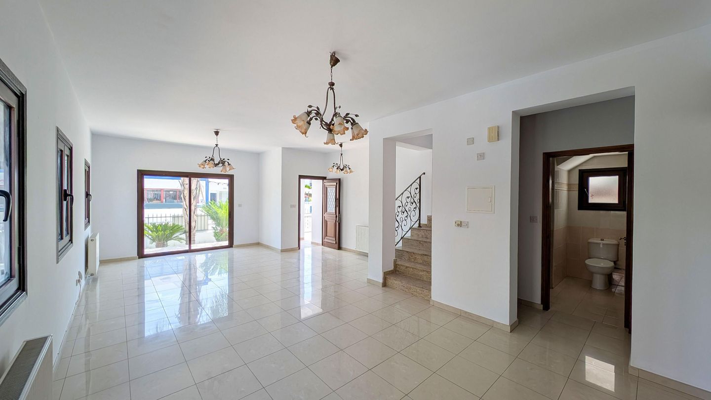Three-Bedroom House with Attic in Agia Paraskevi, Lakatamia, Nicosia – id S32392