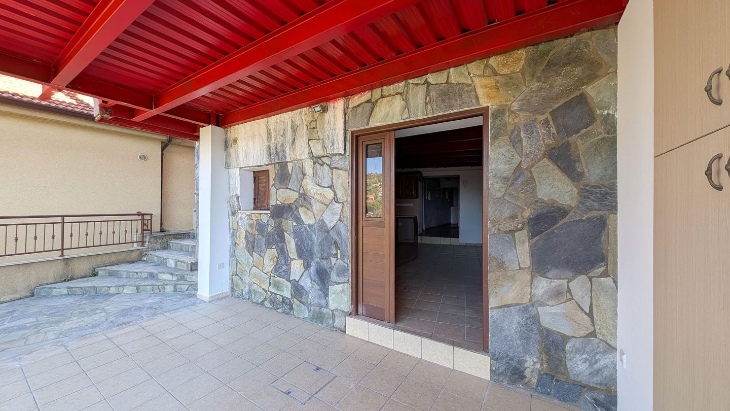 Three-Bedroom House in Agros, Limassol – id S31647