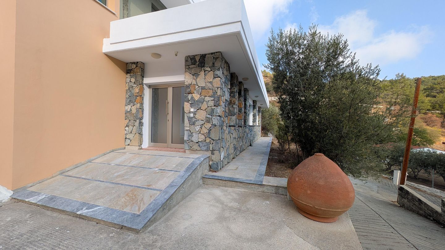 Spacious Two-Storey Home with Basement andamp; Workshop in Zoopigi, Limassol – id S45918