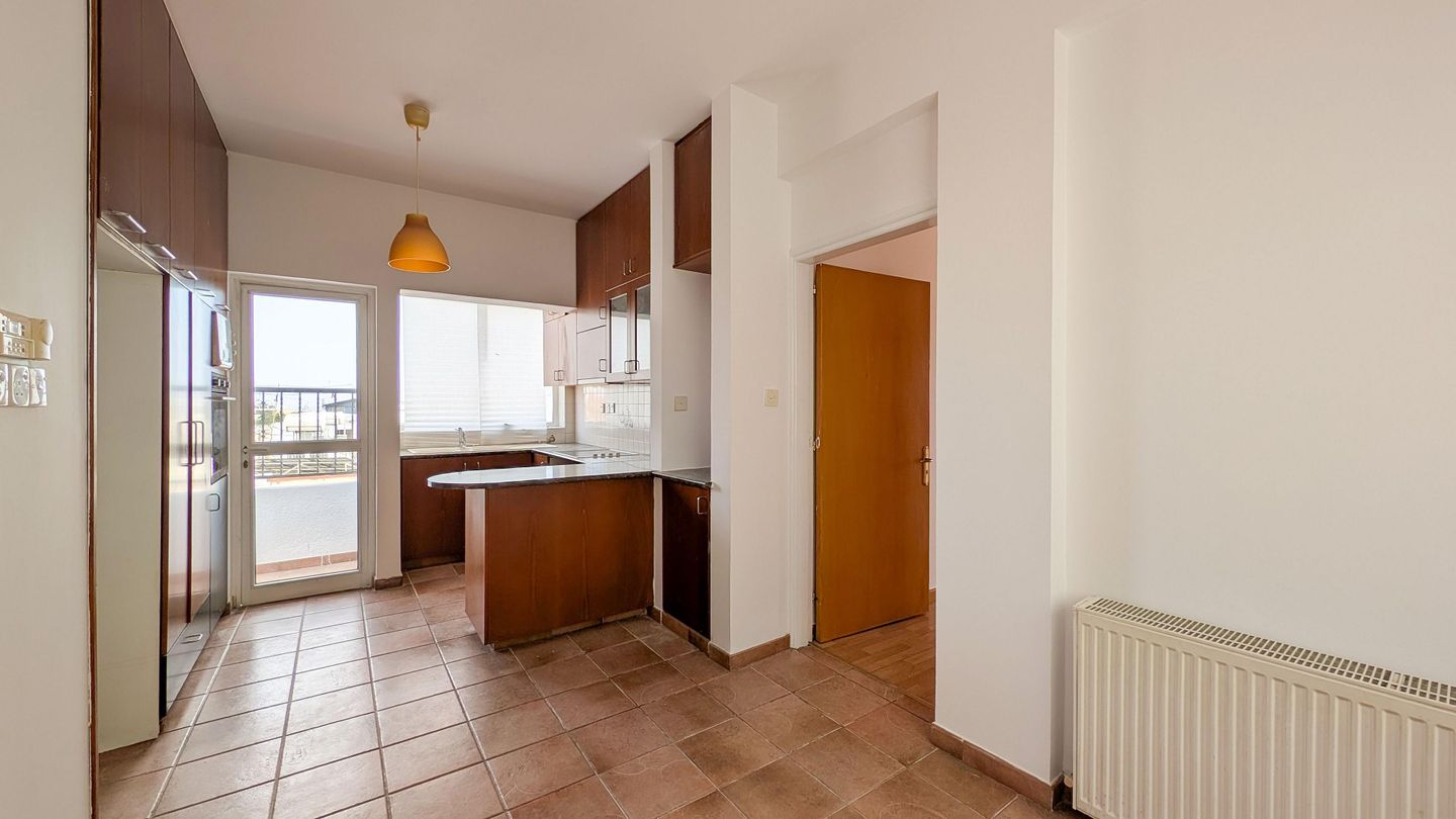 Three-Bedroom Apartment in Agios Spyridonas, Limassol – id S41598