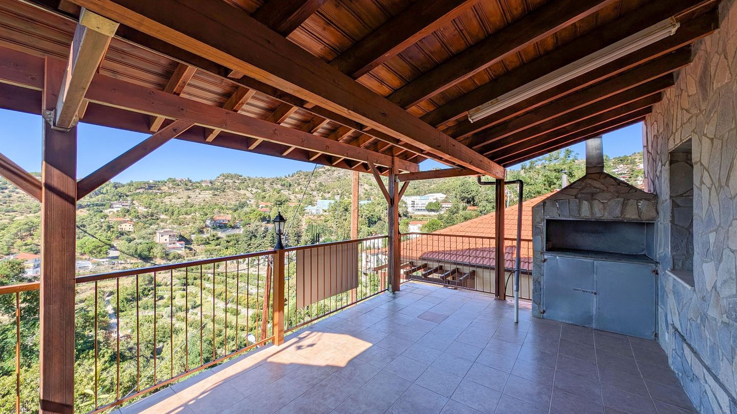 Three-Bedroom House in Agros, Limassol – id S31647