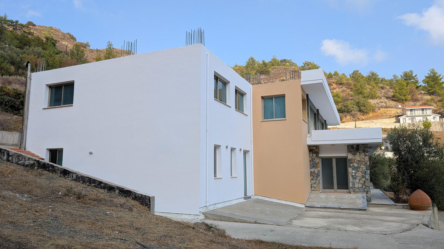 Spacious Two-Storey Home with Basement andamp; Workshop in Zoopigi, Limassol – id S45918
