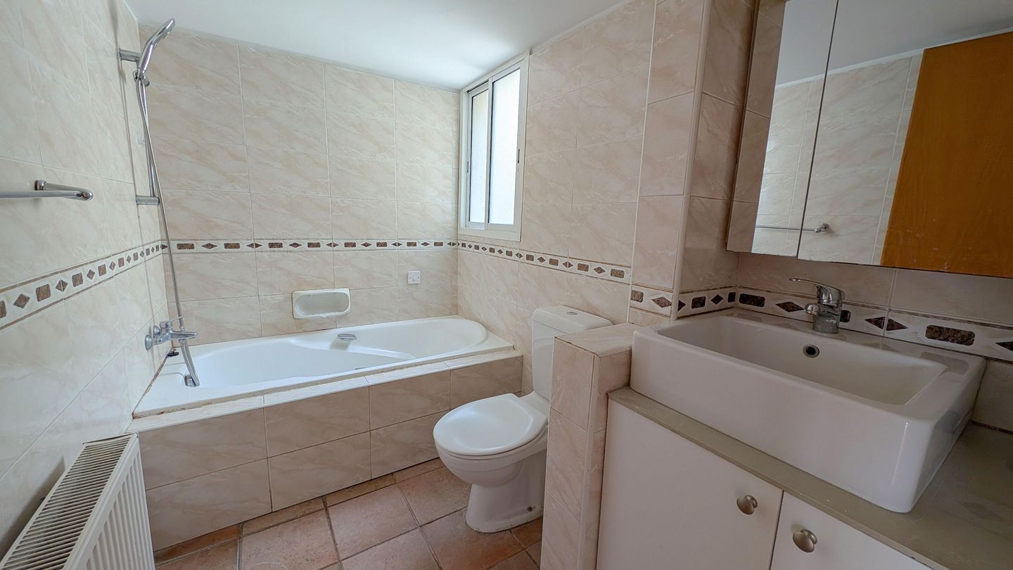 Three-Bedroom Apartment in Agios Spyridonas, Limassol – id S41598