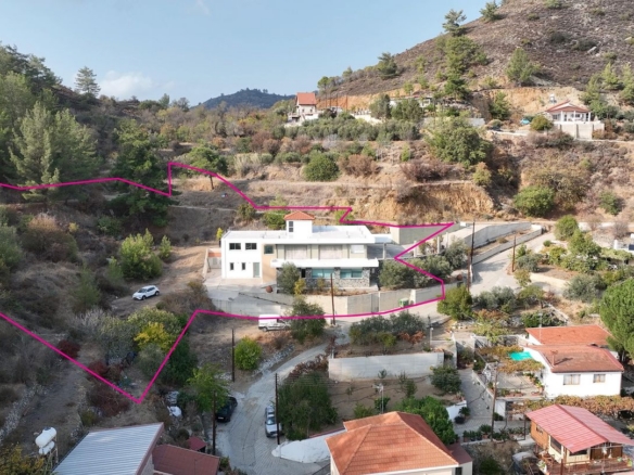 Spacious Two-Storey Home with Basement andamp; Workshop in Zoopigi, Limassol – id S45918
