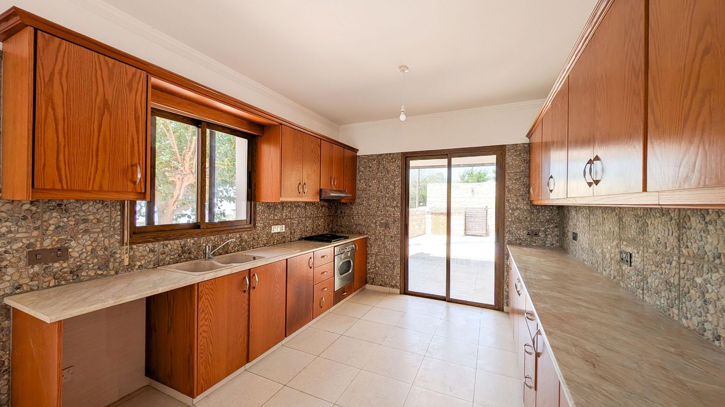 Detached two-storey House in Ineia, Paphos – id S41056