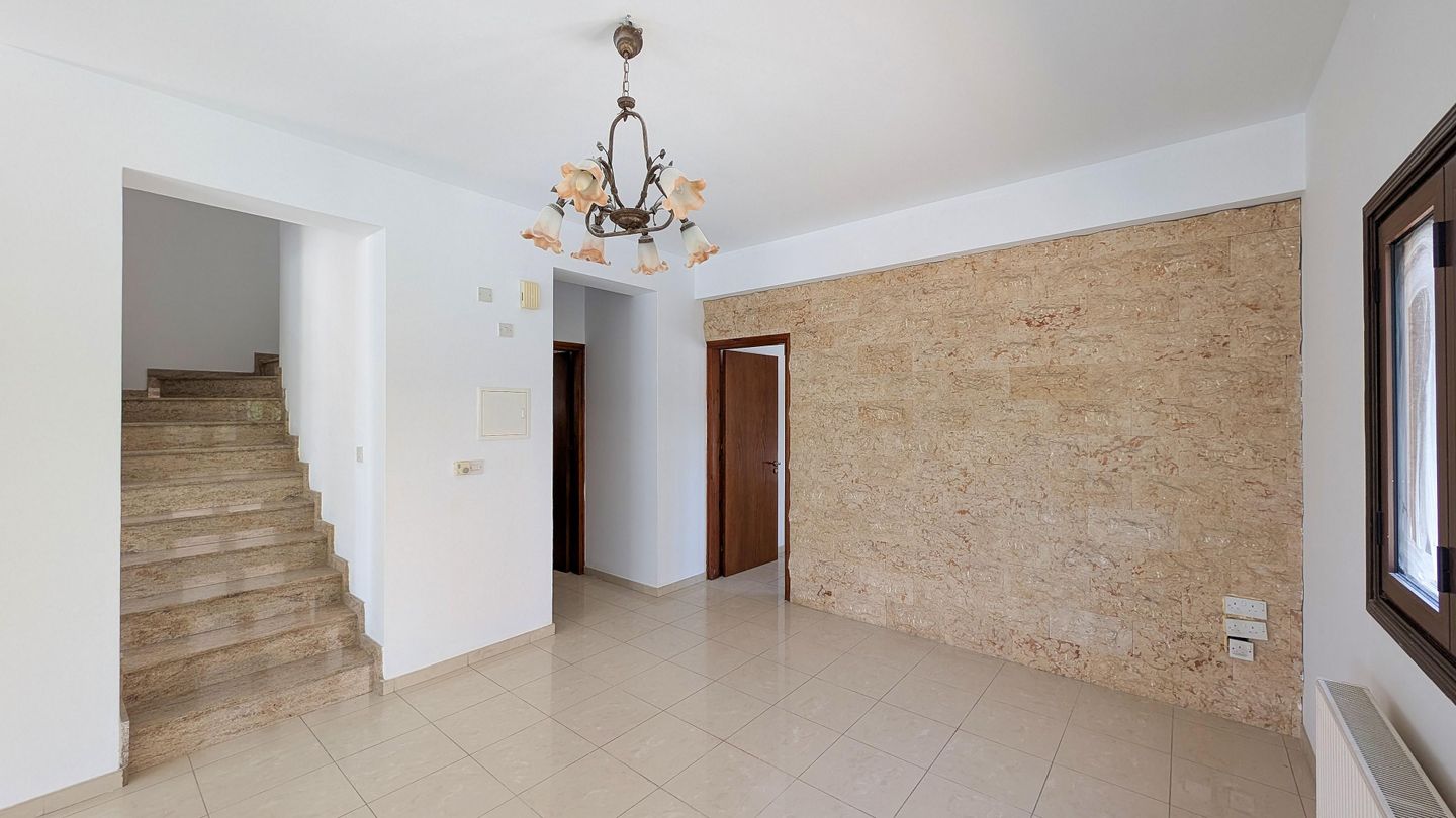 Three-Bedroom House with Attic in Agia Paraskevi, Lakatamia, Nicosia – id S32392
