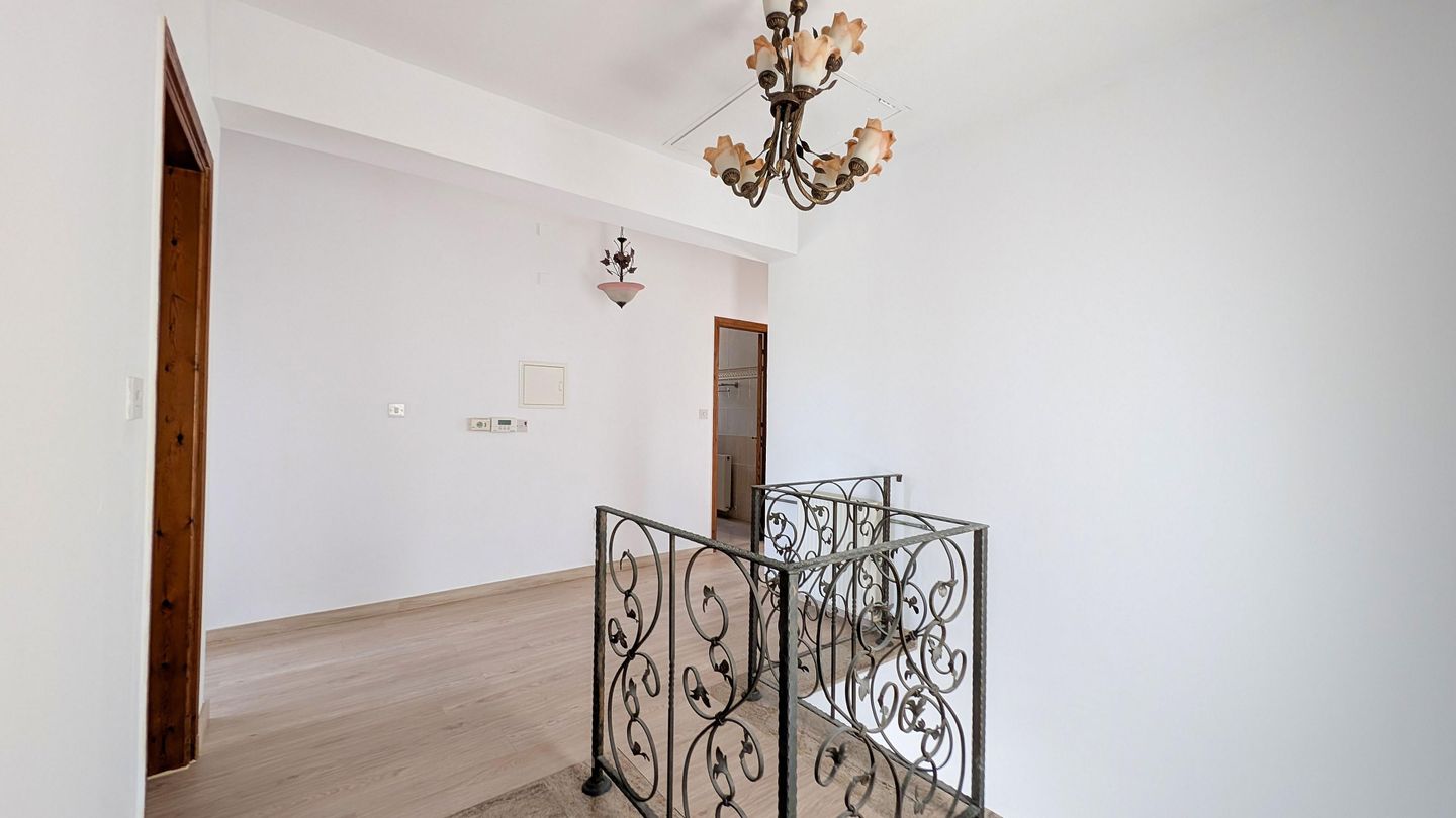 Three-Bedroom House with Attic in Agia Paraskevi, Lakatamia, Nicosia – id S32392