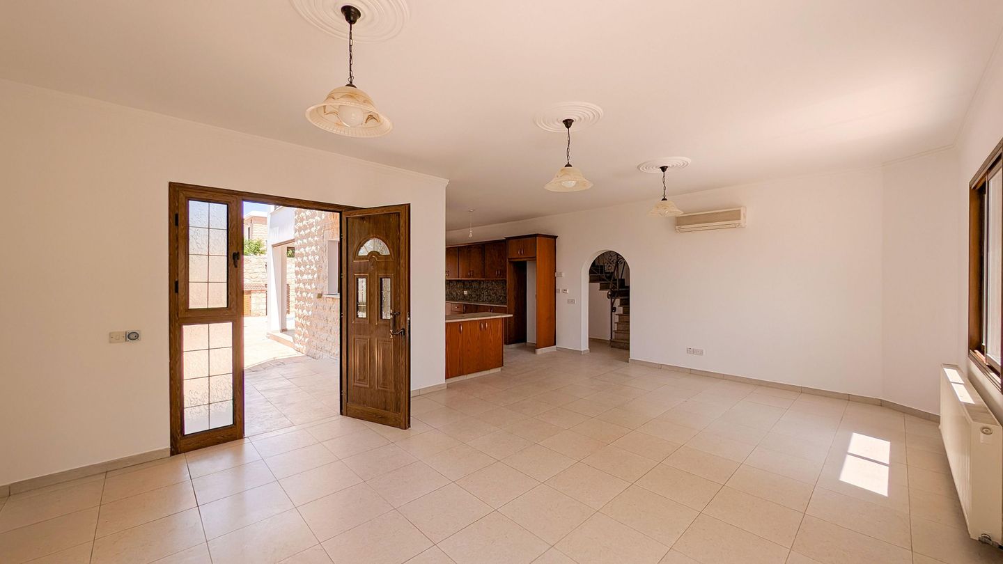 Detached two-storey House in Ineia, Paphos – id S41056