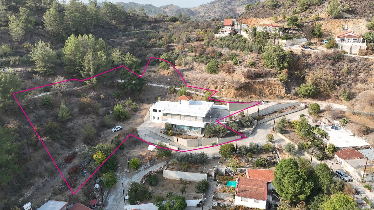 Spacious Two-Storey Home with Basement andamp; Workshop in Zoopigi, Limassol – id S45918