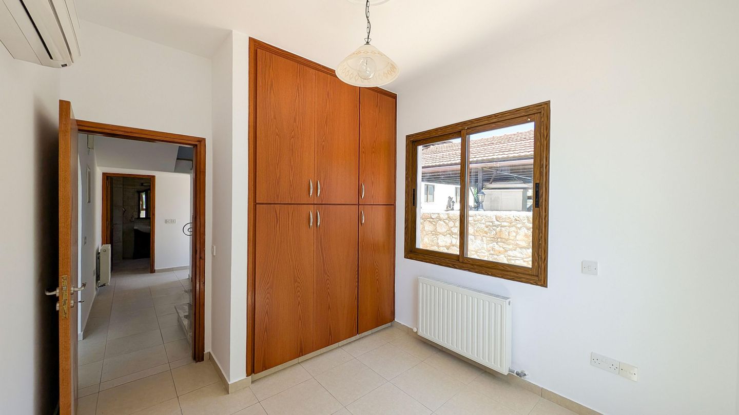 Detached two-storey House in Ineia, Paphos – id S41056