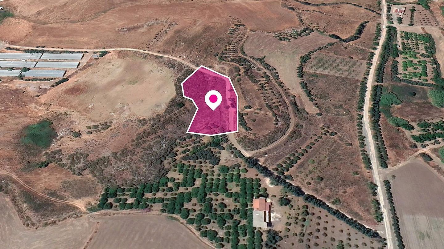 (Share) Residential field, Agia Varvara – id S30053