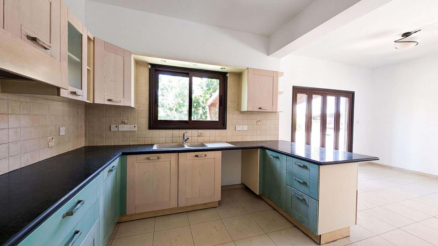 Three-Bedroom House with Attic in Agia Paraskevi, Lakatamia, Nicosia – id S32392