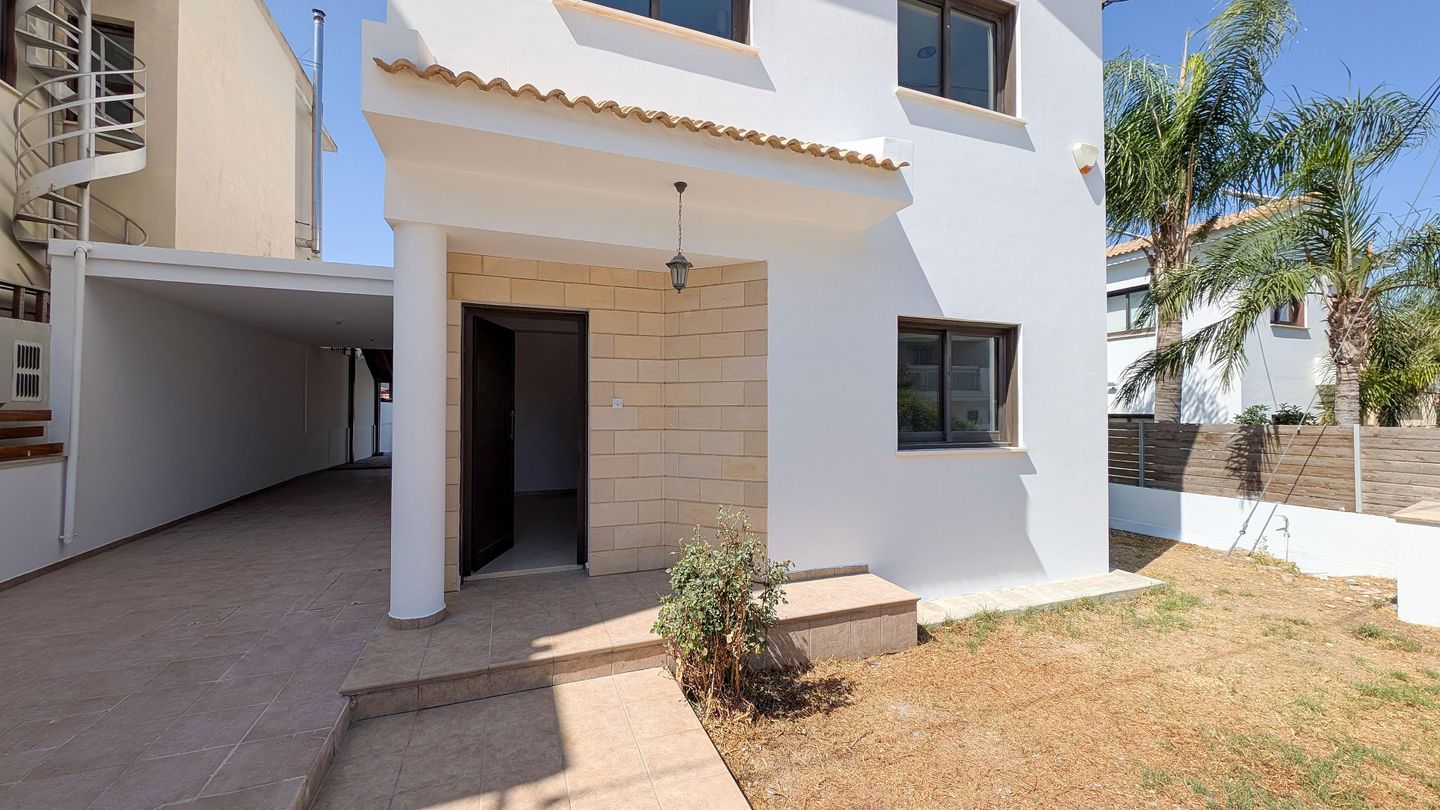 Three-Bedroom semi-detached house in Pera Chorio, Nicosia – id S41110