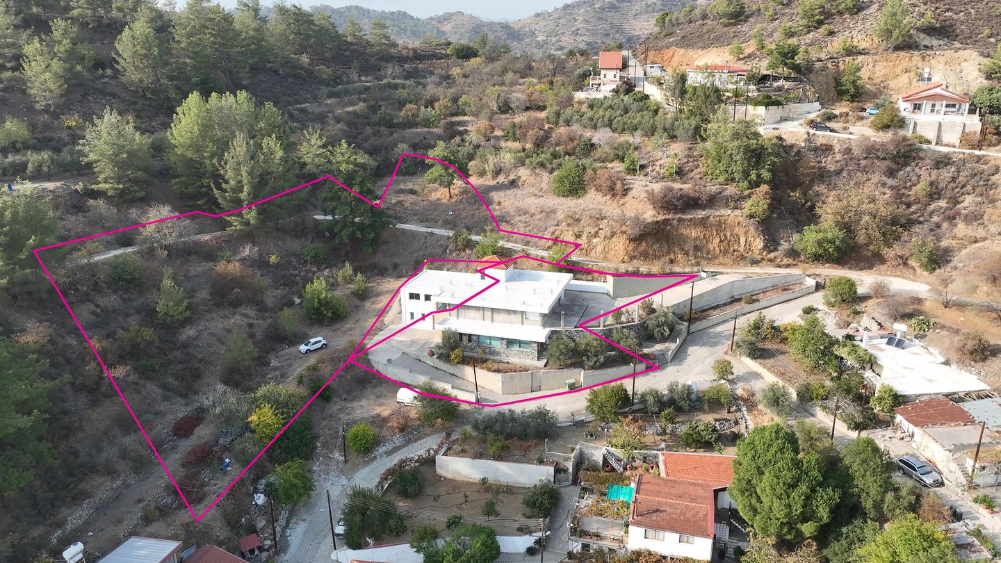 Spacious Two-Storey Home with Basement andamp; Workshop in Zoopigi, Limassol – id S45918