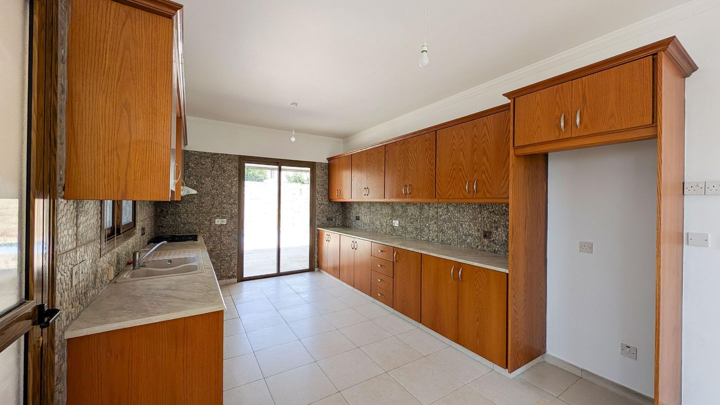Detached two-storey House in Ineia, Paphos – id S41056