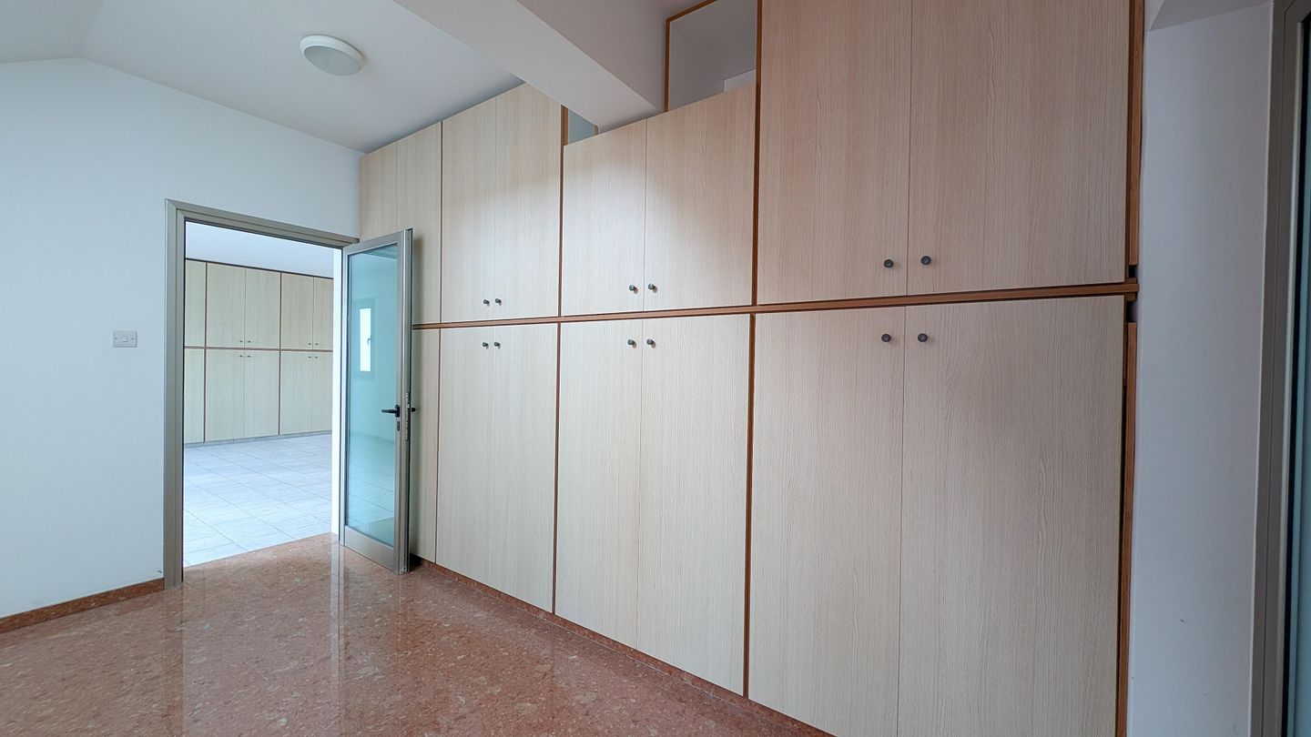 Spacious Two-Storey Home with Basement andamp; Workshop in Zoopigi, Limassol – id S45918