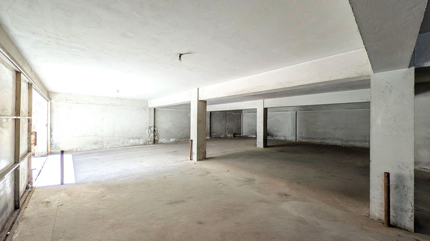 Four-storey building with a basement located in Engomi, Nicosia – id S46000