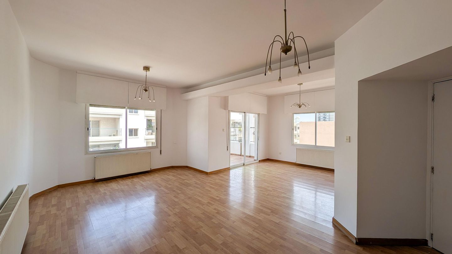 Three-Bedroom Apartment in Agios Spyridonas, Limassol – id S41598