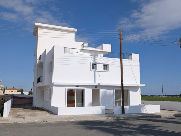 Investment Opportunity: Three-Storey Residential Building with 4 Apartments in Kiti, Larnaca – id S2845