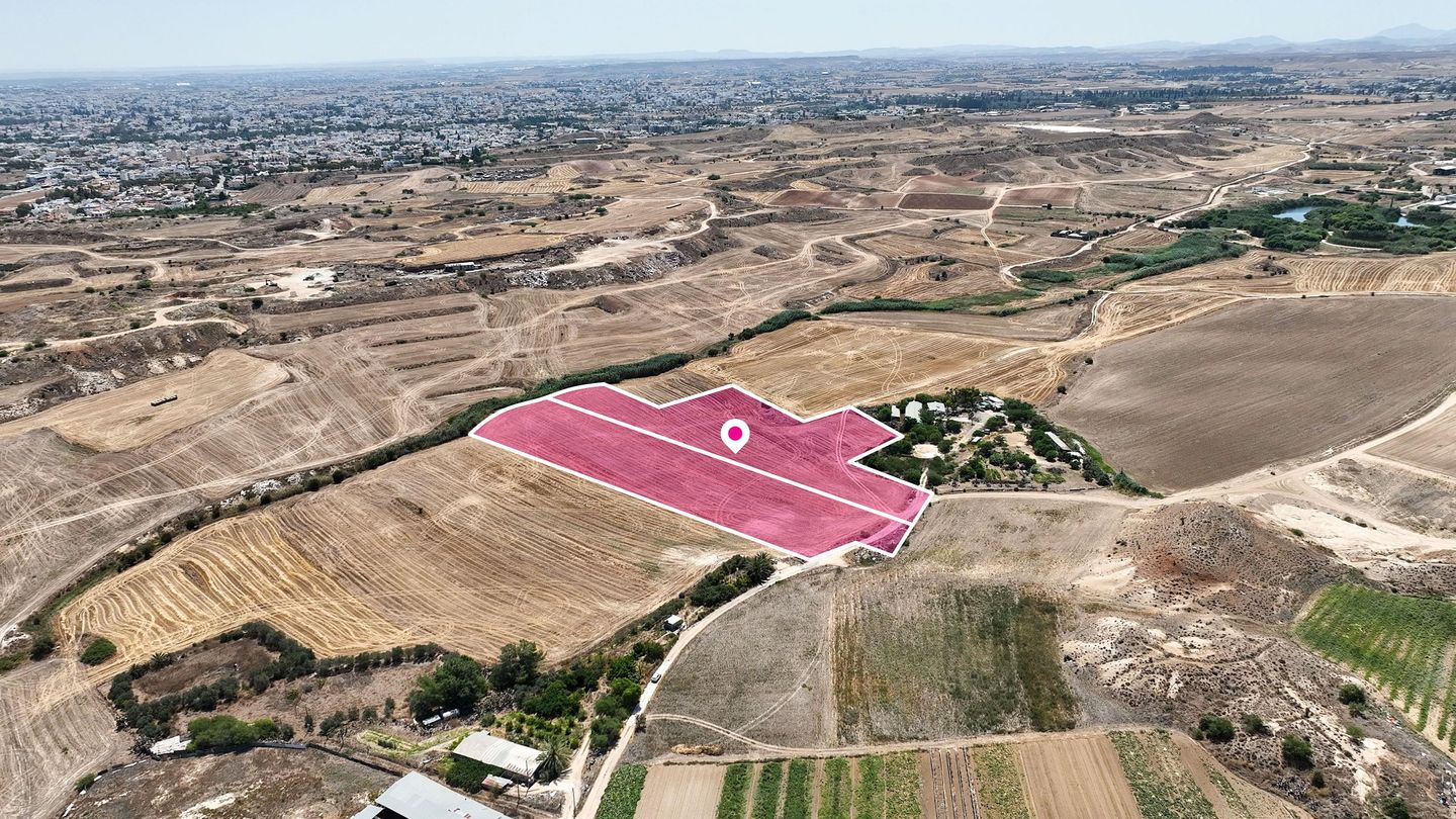 Two adjacent agricultural fields in Pano Deftera, Nicosia – id S46082