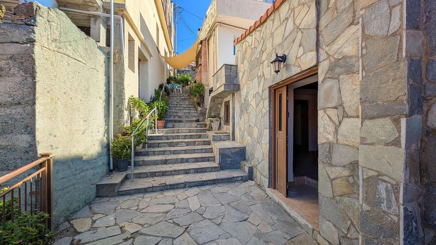 Three-Bedroom House in Agros, Limassol – id S31647